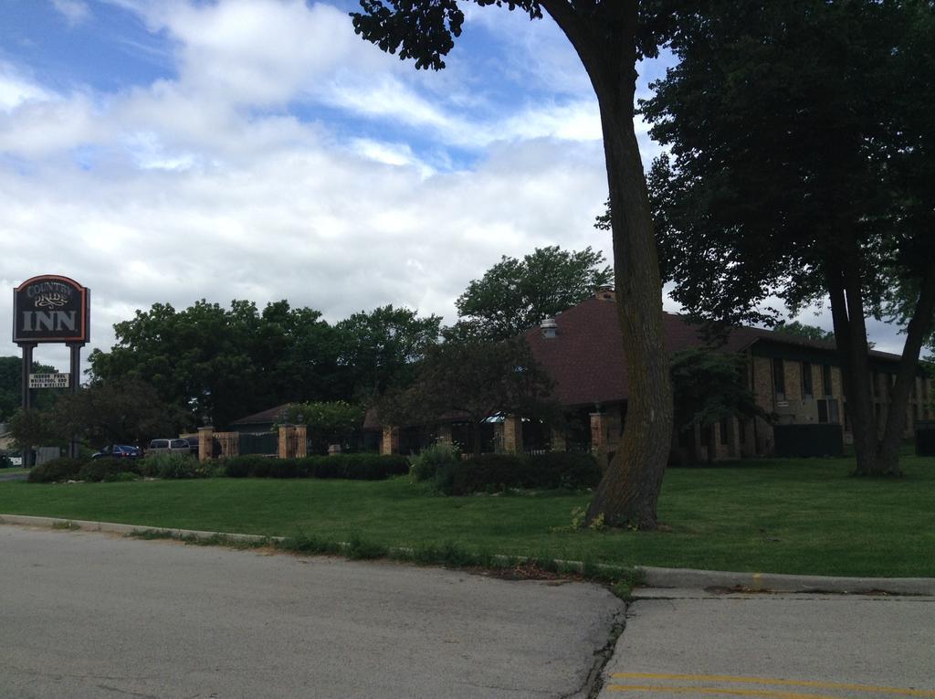 Americinn And Suites By Wyndham Delafield-Waukesha-Milwaukee Ngoại thất bức ảnh