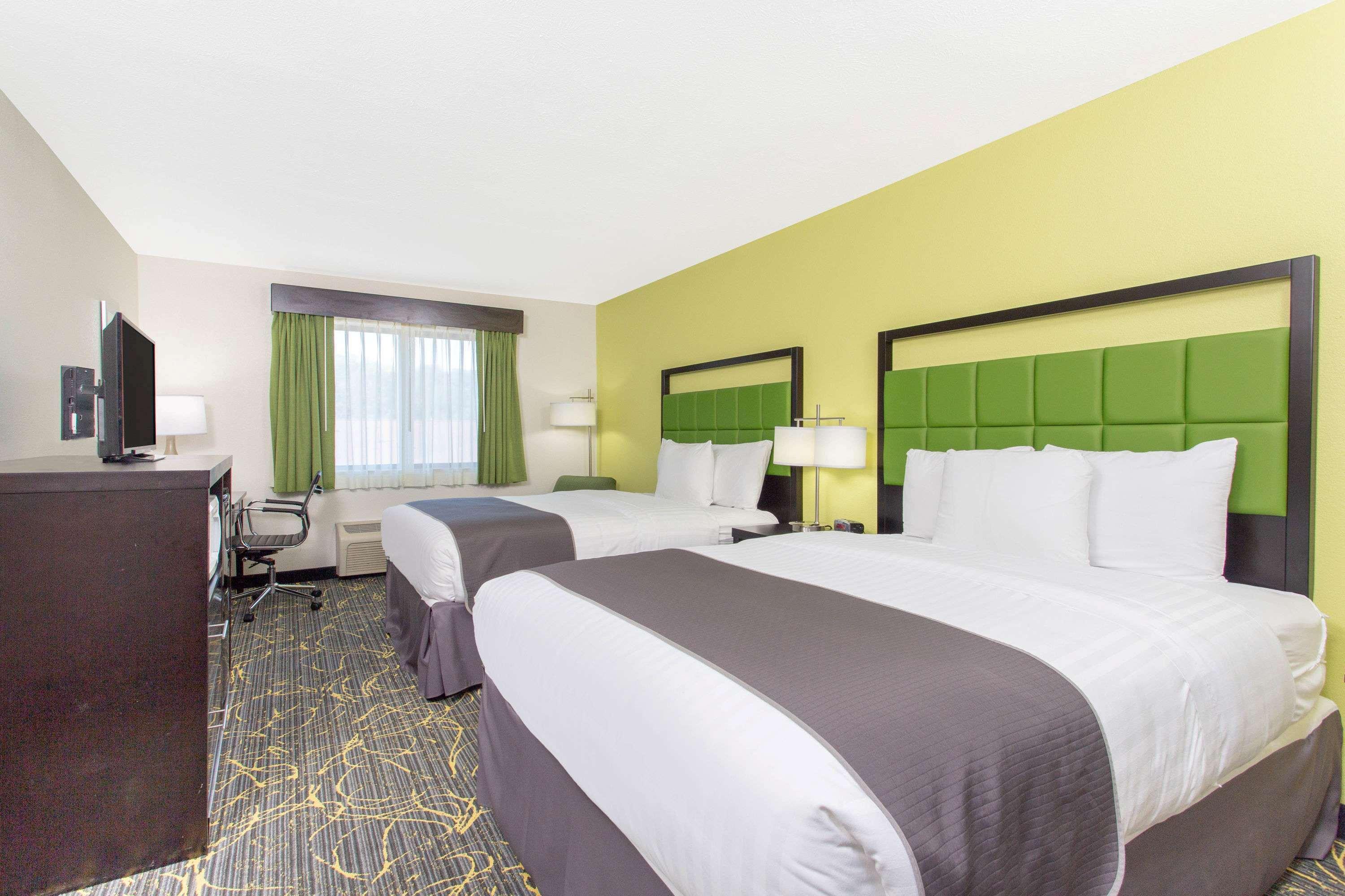 Americinn And Suites By Wyndham Delafield-Waukesha-Milwaukee Ngoại thất bức ảnh