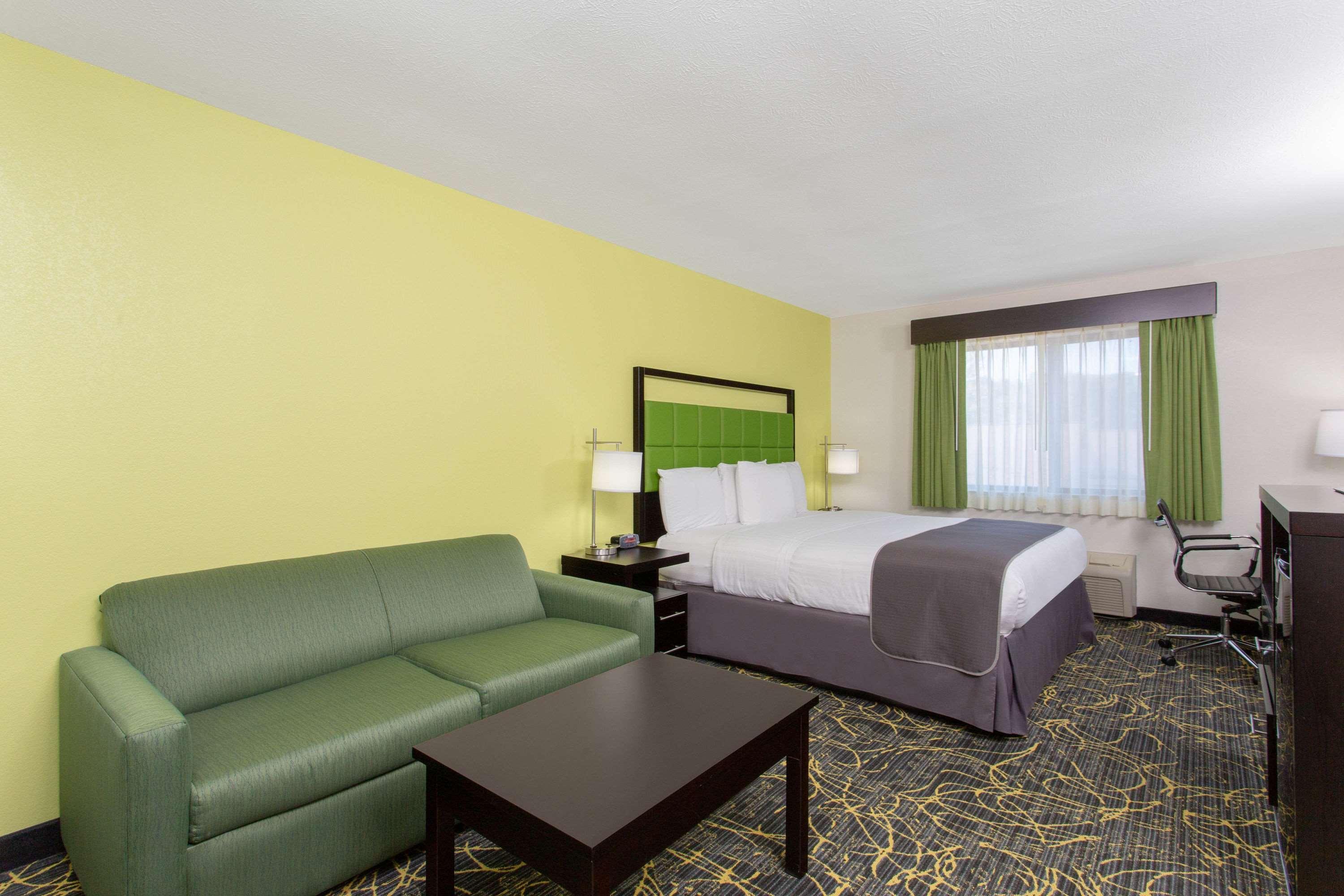 Americinn And Suites By Wyndham Delafield-Waukesha-Milwaukee Ngoại thất bức ảnh