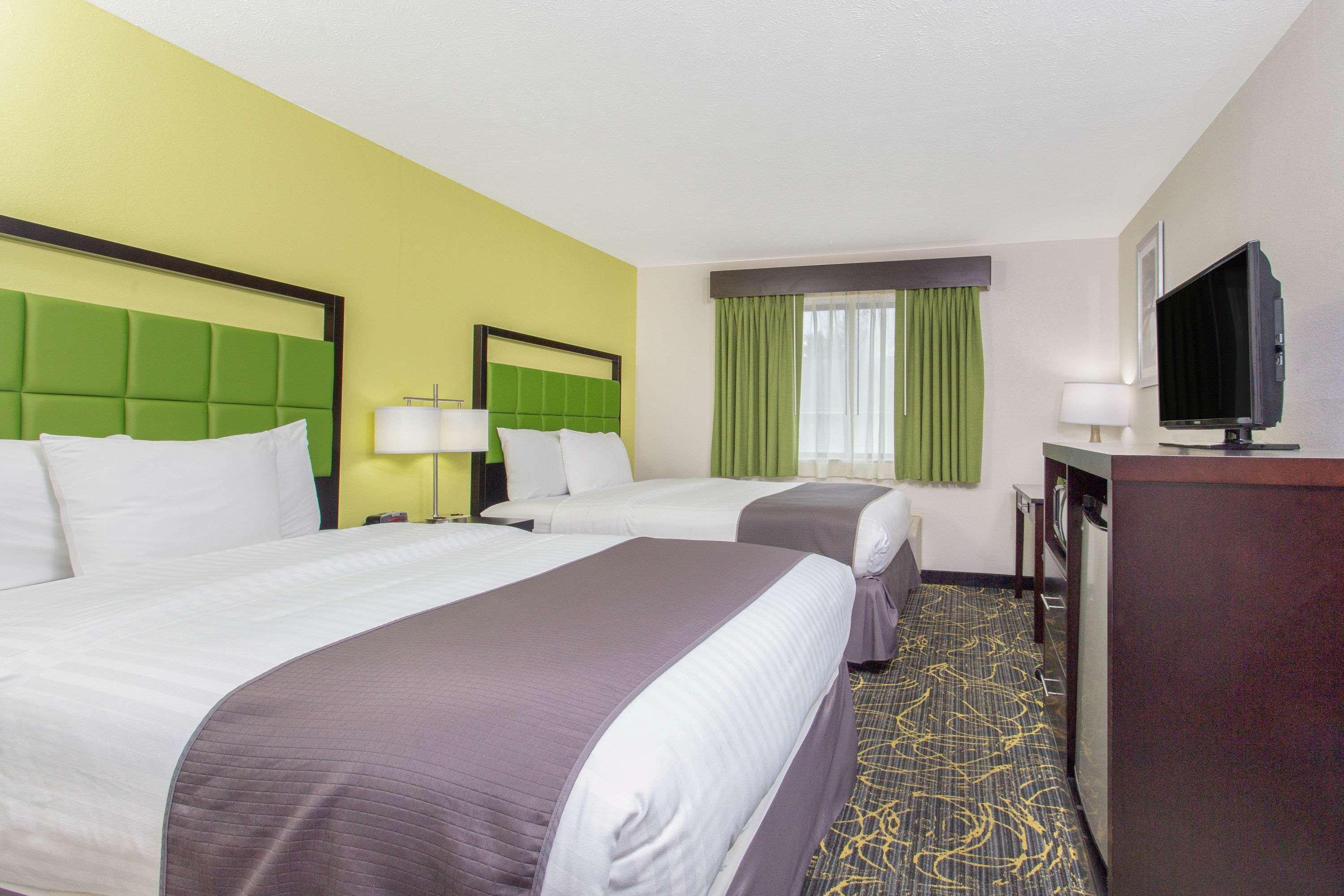 Americinn And Suites By Wyndham Delafield-Waukesha-Milwaukee Ngoại thất bức ảnh