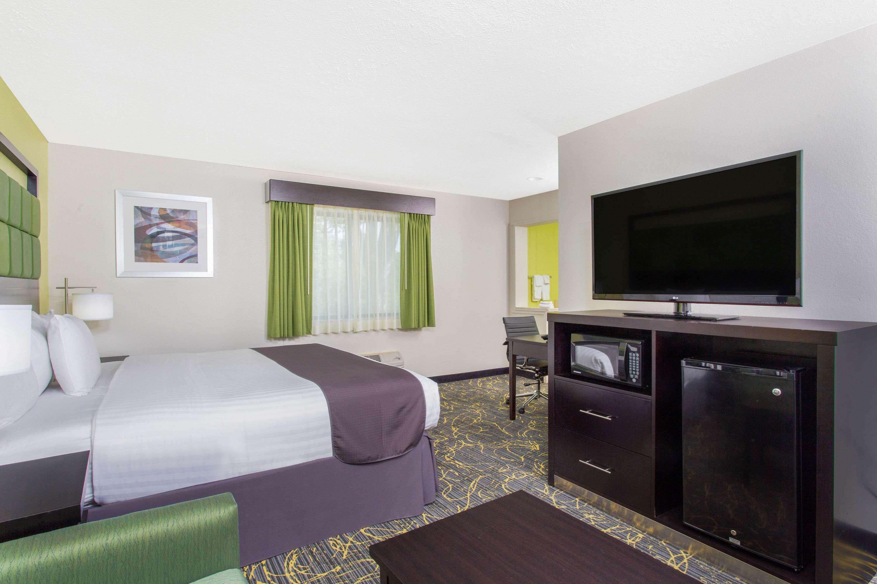 Americinn And Suites By Wyndham Delafield-Waukesha-Milwaukee Ngoại thất bức ảnh