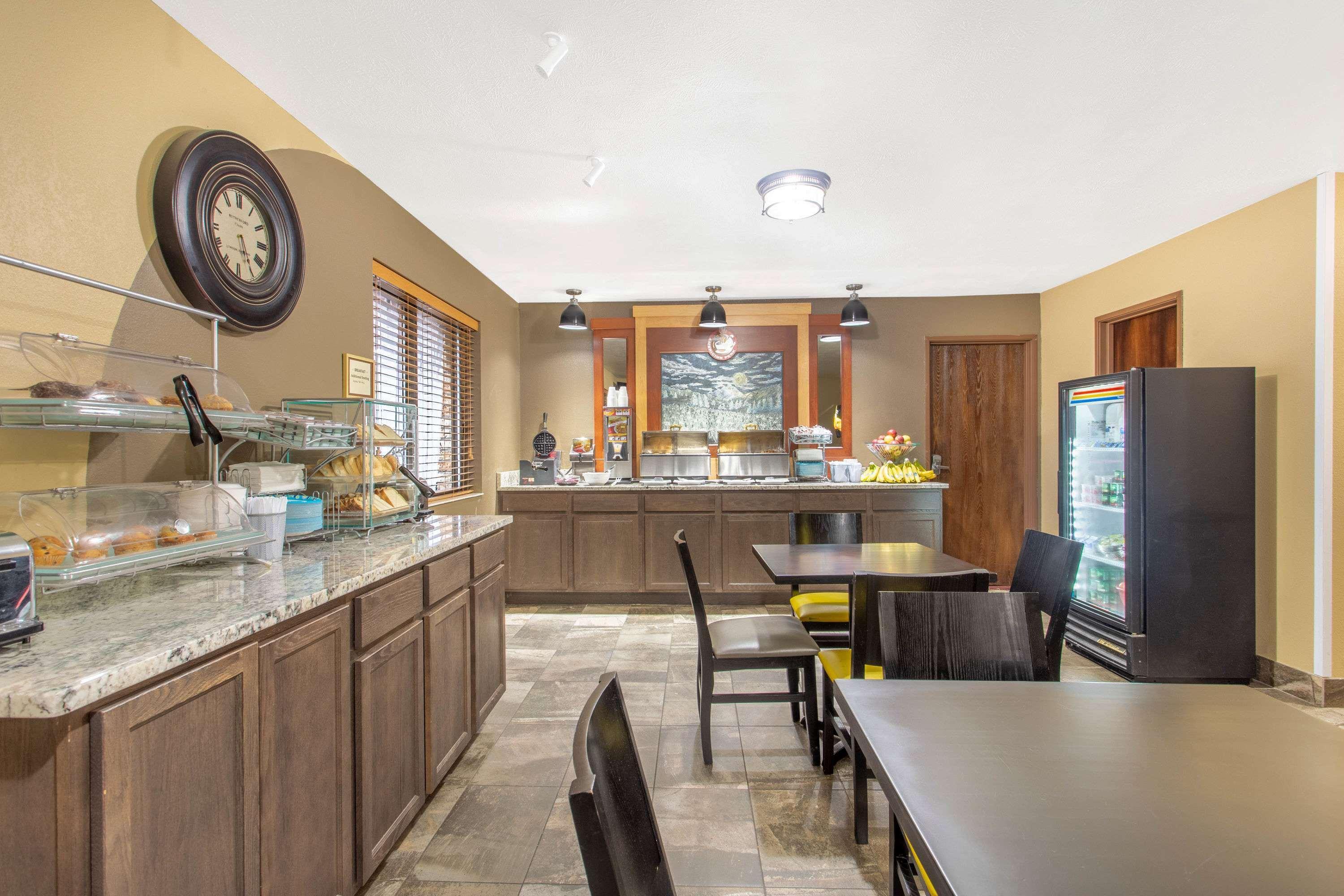 Americinn And Suites By Wyndham Delafield-Waukesha-Milwaukee Ngoại thất bức ảnh