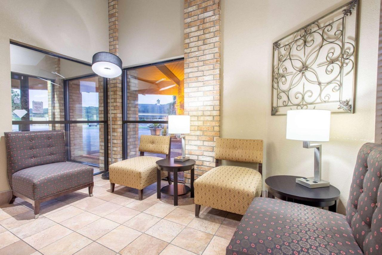 Americinn And Suites By Wyndham Delafield-Waukesha-Milwaukee Ngoại thất bức ảnh