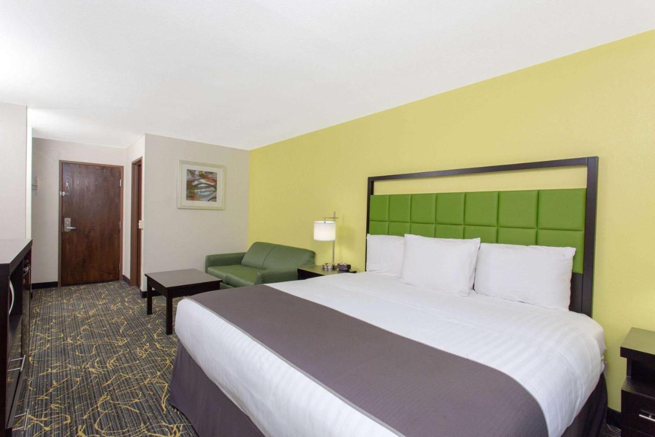 Americinn And Suites By Wyndham Delafield-Waukesha-Milwaukee Ngoại thất bức ảnh