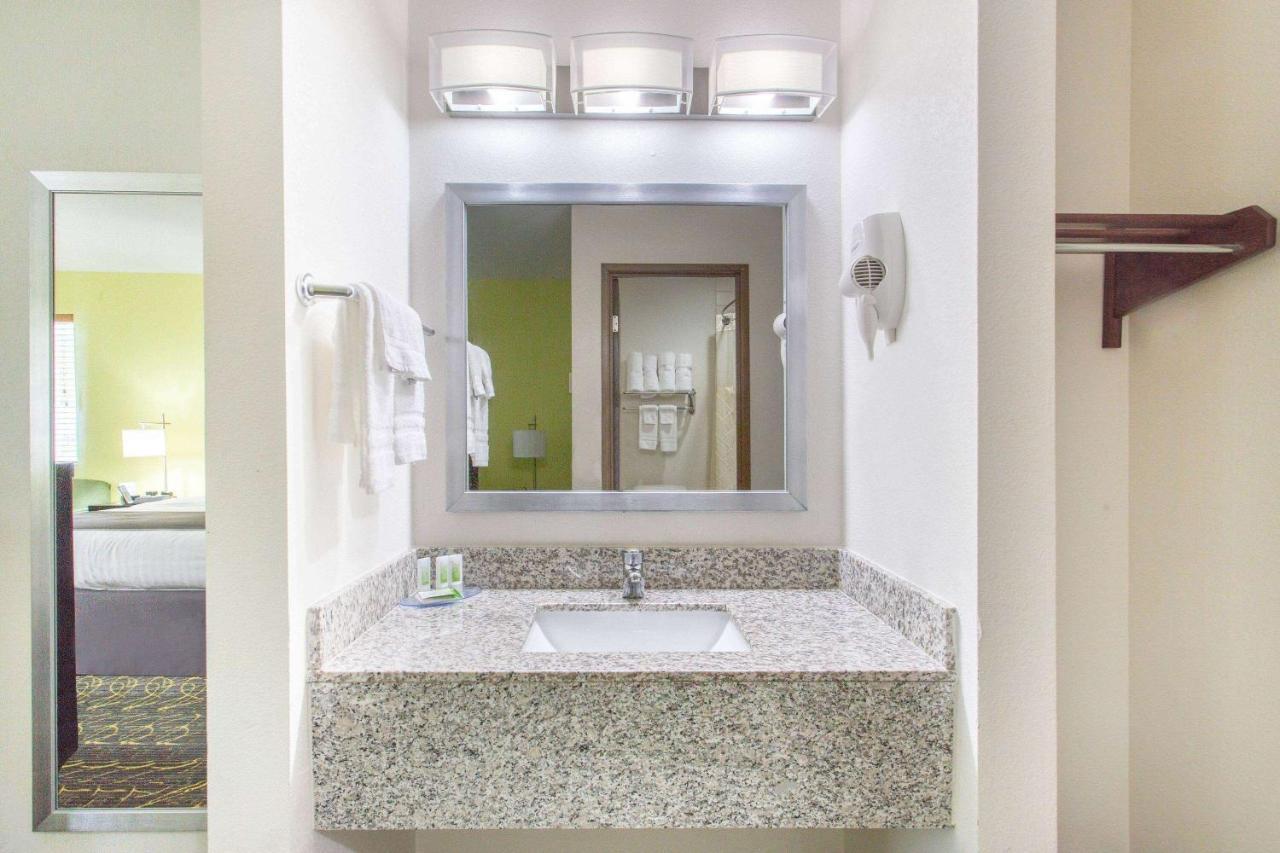 Americinn And Suites By Wyndham Delafield-Waukesha-Milwaukee Ngoại thất bức ảnh