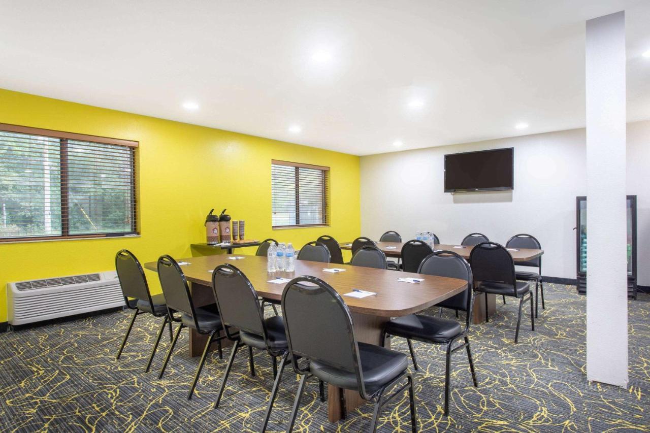 Americinn And Suites By Wyndham Delafield-Waukesha-Milwaukee Ngoại thất bức ảnh