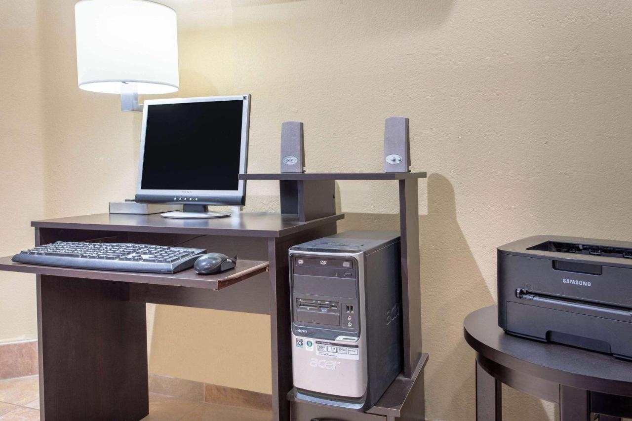 Americinn And Suites By Wyndham Delafield-Waukesha-Milwaukee Ngoại thất bức ảnh