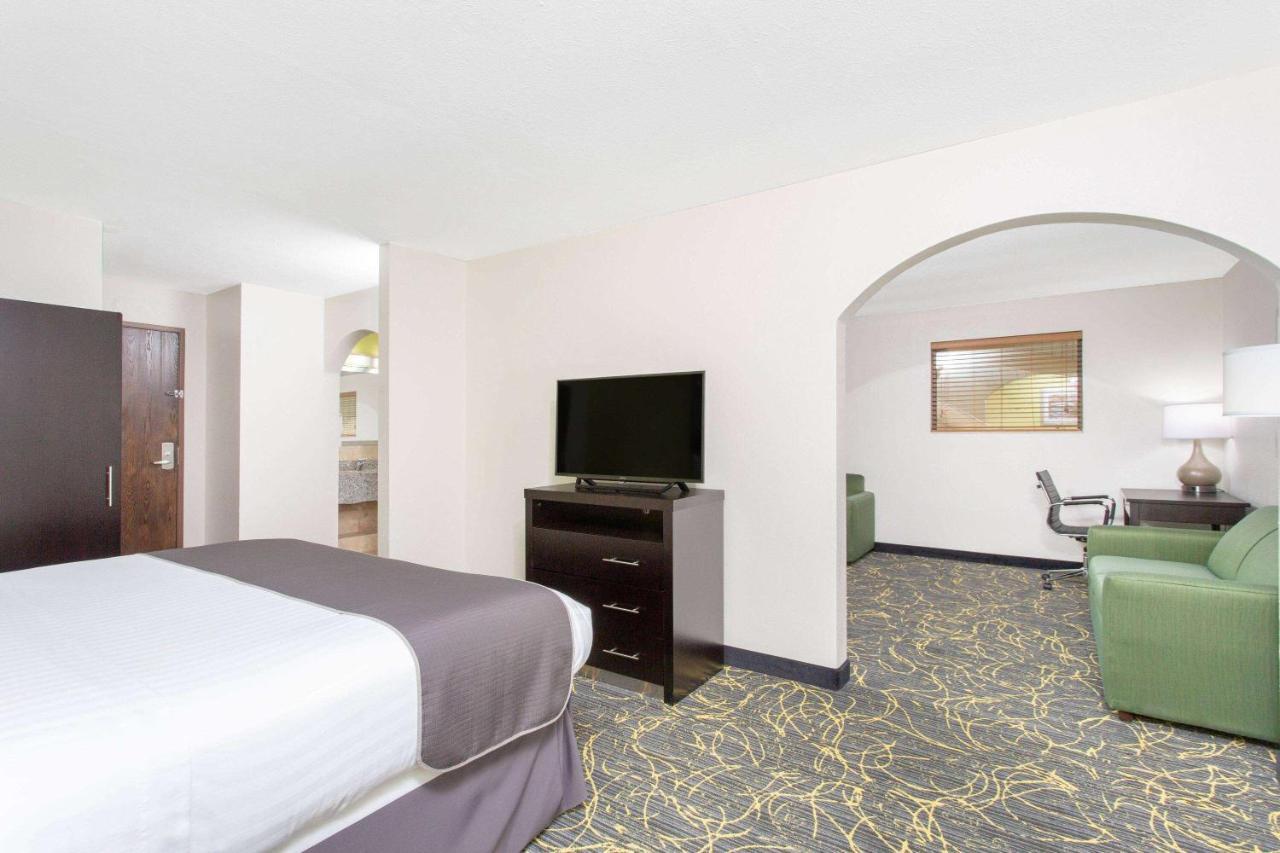 Americinn And Suites By Wyndham Delafield-Waukesha-Milwaukee Ngoại thất bức ảnh