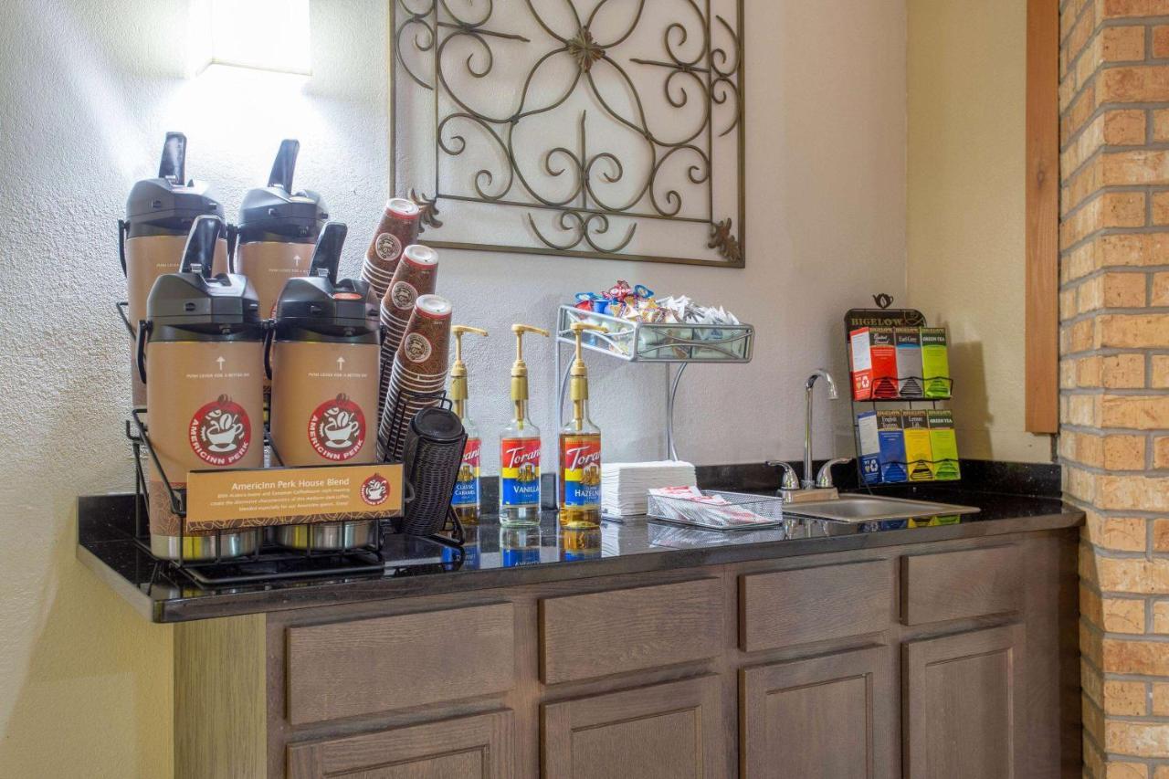 Americinn And Suites By Wyndham Delafield-Waukesha-Milwaukee Ngoại thất bức ảnh