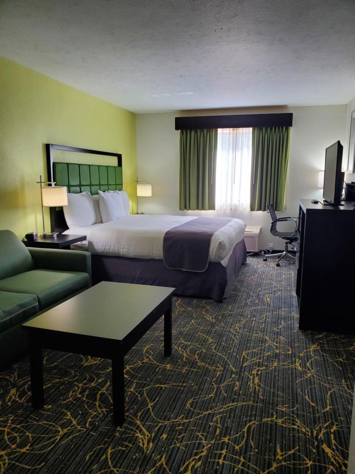 Americinn And Suites By Wyndham Delafield-Waukesha-Milwaukee Ngoại thất bức ảnh