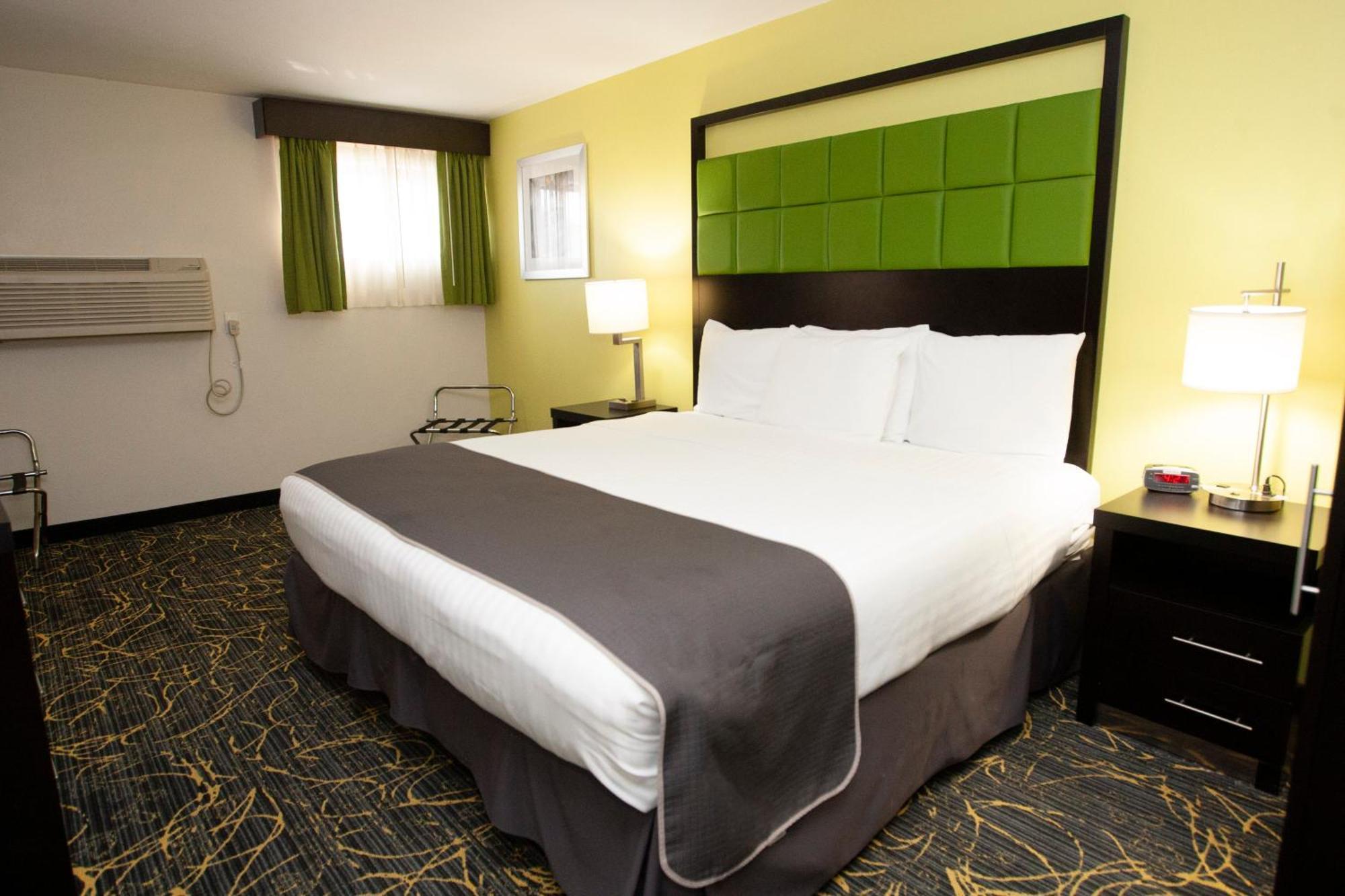 Americinn And Suites By Wyndham Delafield-Waukesha-Milwaukee Ngoại thất bức ảnh