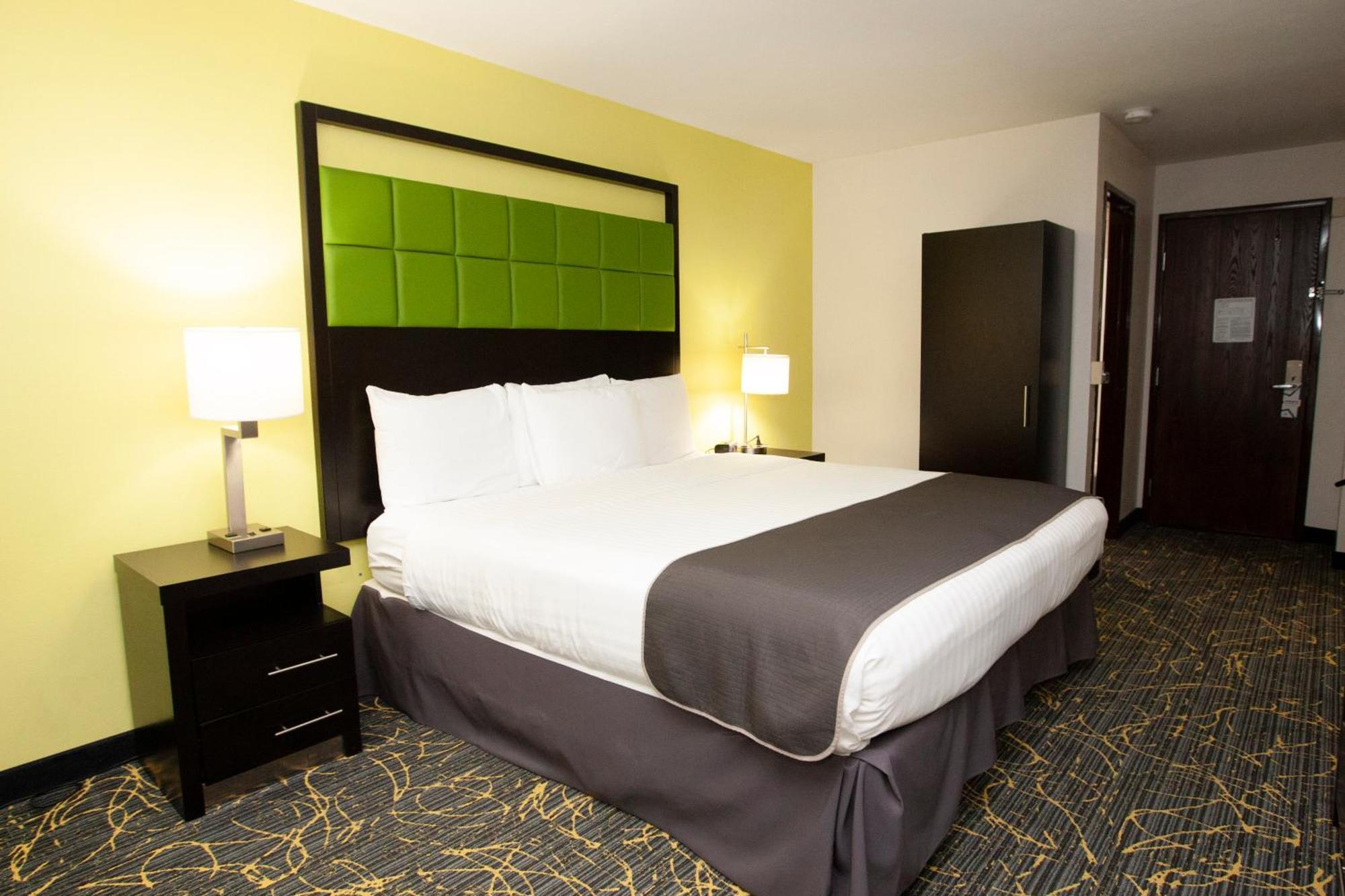 Americinn And Suites By Wyndham Delafield-Waukesha-Milwaukee Phòng bức ảnh