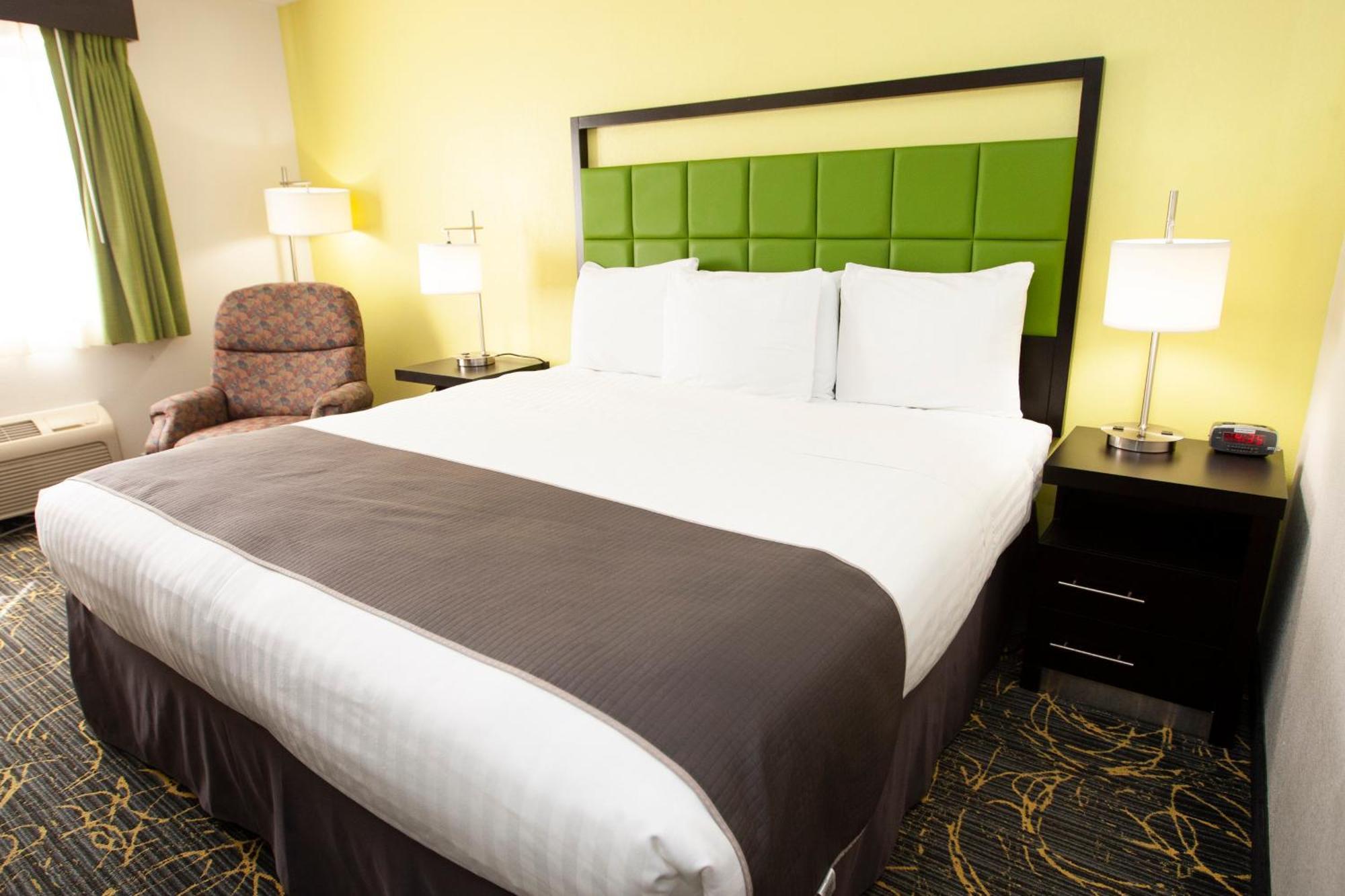 Americinn And Suites By Wyndham Delafield-Waukesha-Milwaukee Phòng bức ảnh