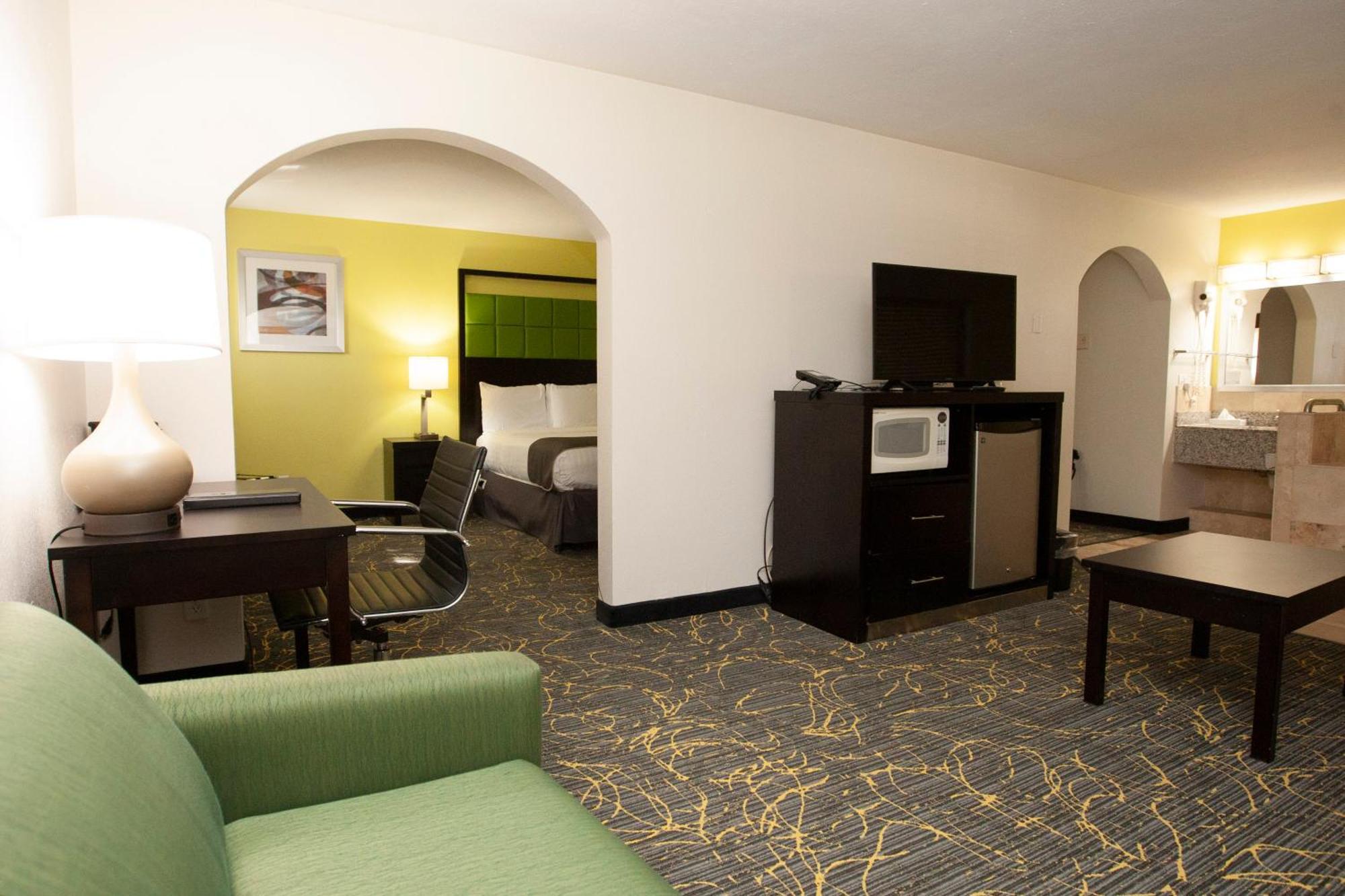 Americinn And Suites By Wyndham Delafield-Waukesha-Milwaukee Ngoại thất bức ảnh