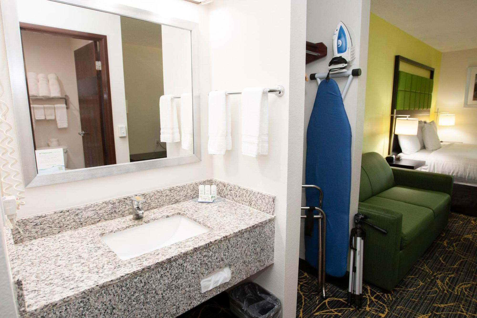 Americinn And Suites By Wyndham Delafield-Waukesha-Milwaukee Phòng bức ảnh