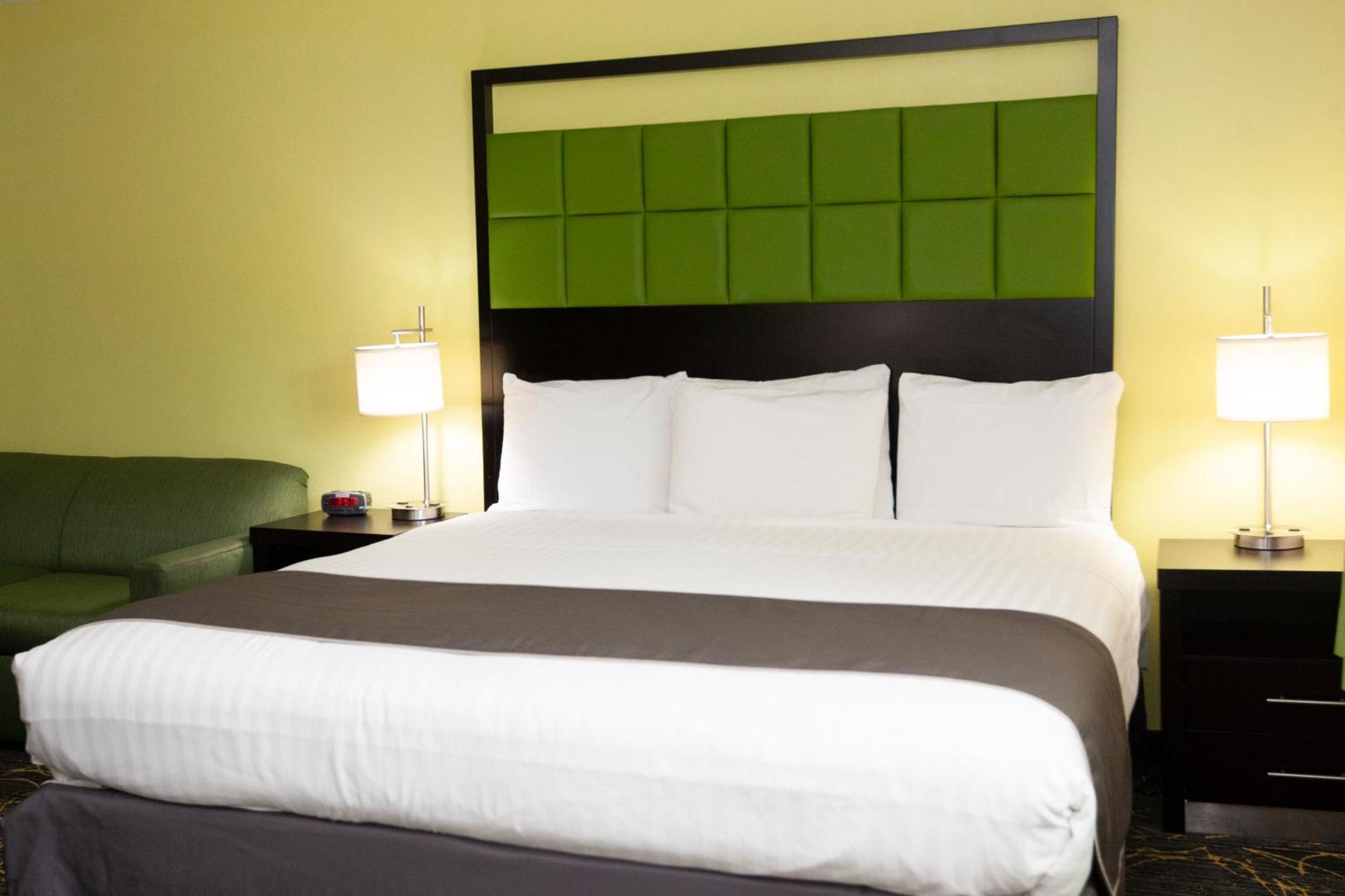 Americinn And Suites By Wyndham Delafield-Waukesha-Milwaukee Phòng bức ảnh