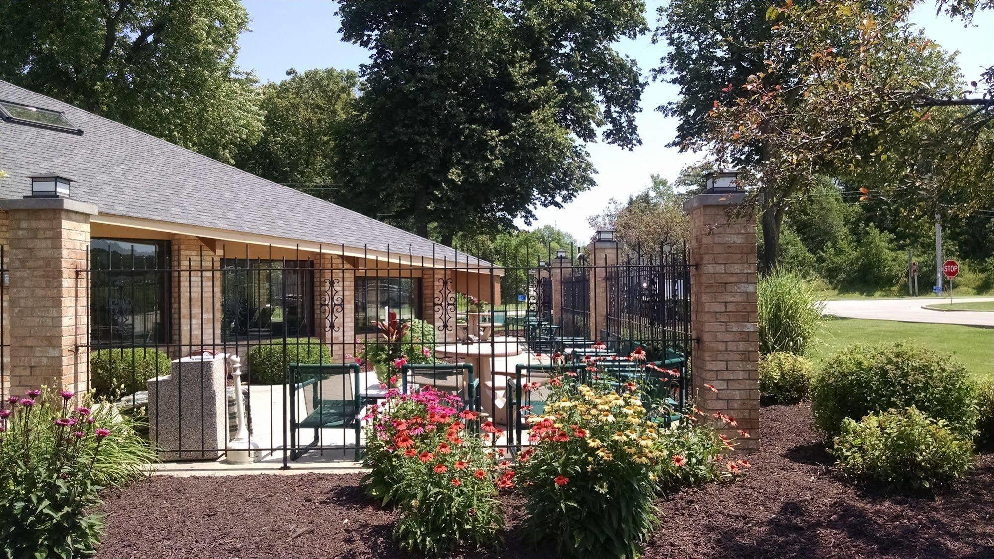 Americinn And Suites By Wyndham Delafield-Waukesha-Milwaukee Ngoại thất bức ảnh